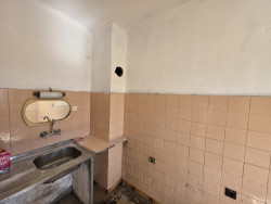 Монолитен апартамент 110 кв.м. с 35 кв.м. голям таван - тип гарсониера и възможност за гараж до училище „Георги Кирков“, Казанлък