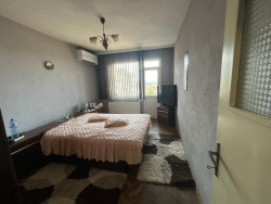 Продава/заменя за апартамент 108 кв.м. с механа, камина и изба 20 кв.м. до ЕКО, Казанлък