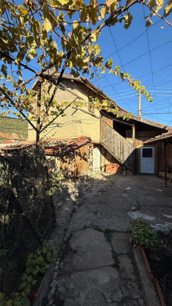 Продава се къща в село Енина